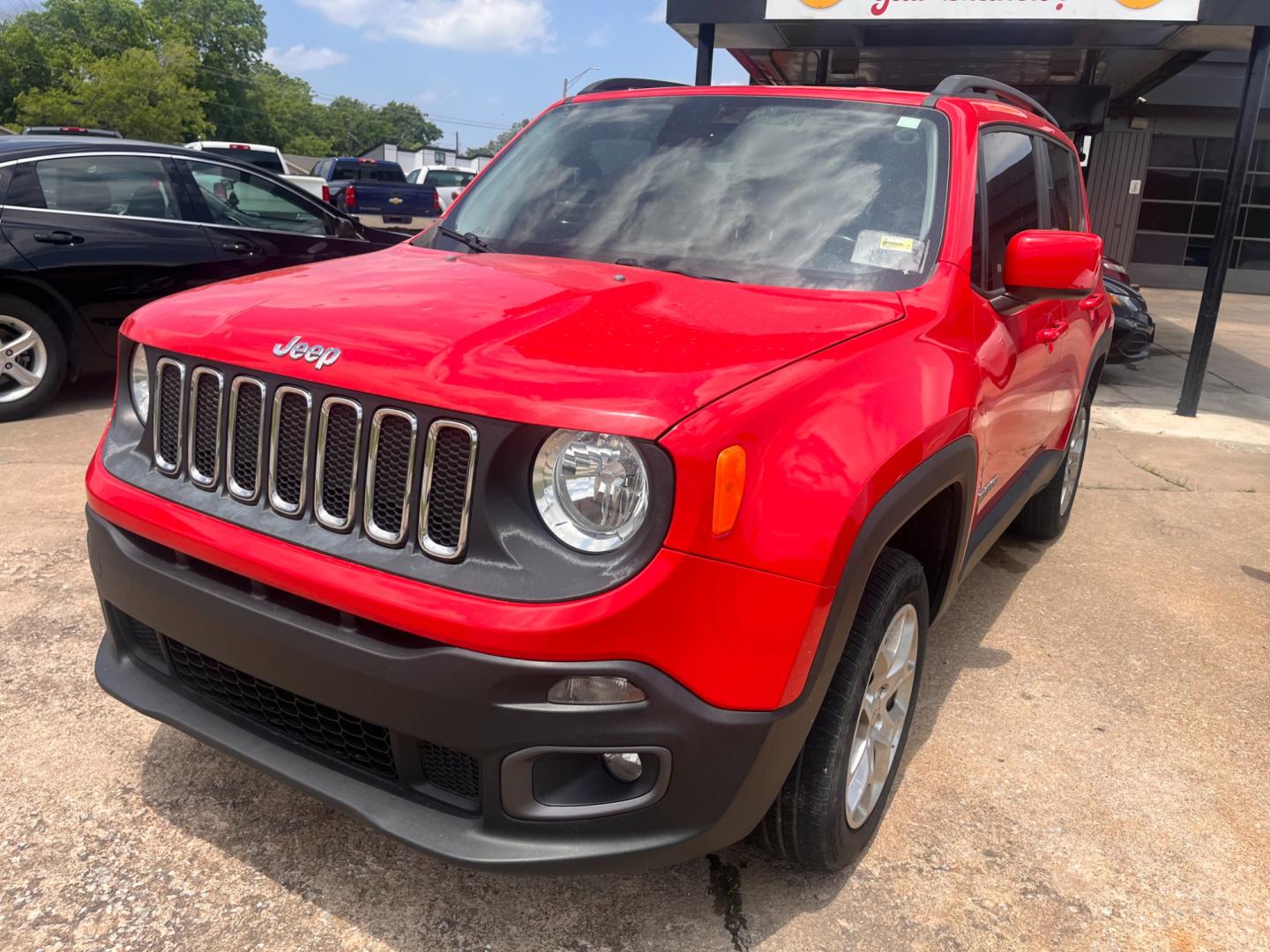 2017 RED JEEP RENEGADE LATITUDE Latitude 4WD (ZACCJBBB5HP) with an 2.4L L4 DOHC 16V engine, 6M transmission, located at 8101 E. Skelly Dr., Tulsa, OK, 74129, (918) 592-3593, 36.121891, -95.888802 - Photo#0